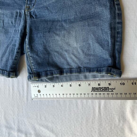 MAX Jeans Women’s Waxed Jeans Denim Shorts size 6, Blue - Picture 3 of 10